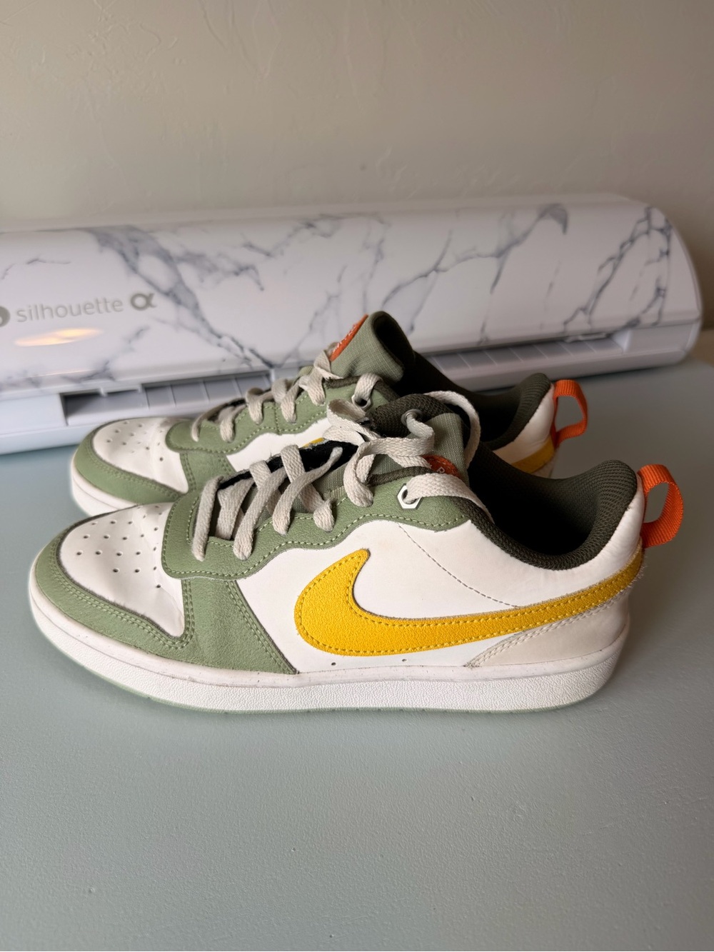 Nike Kids Low-Top Sneakers in White, Olive & Yellow
